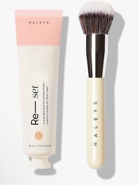 Haleys Matte Mastery Oil Control Foundation Duo
Kabuki brush and 3.25